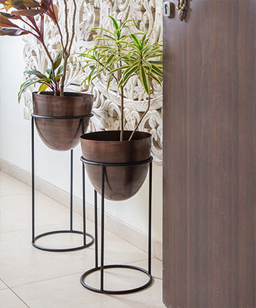 Antique Finish Copper Planters On Black Iron Stand-Set Of 2