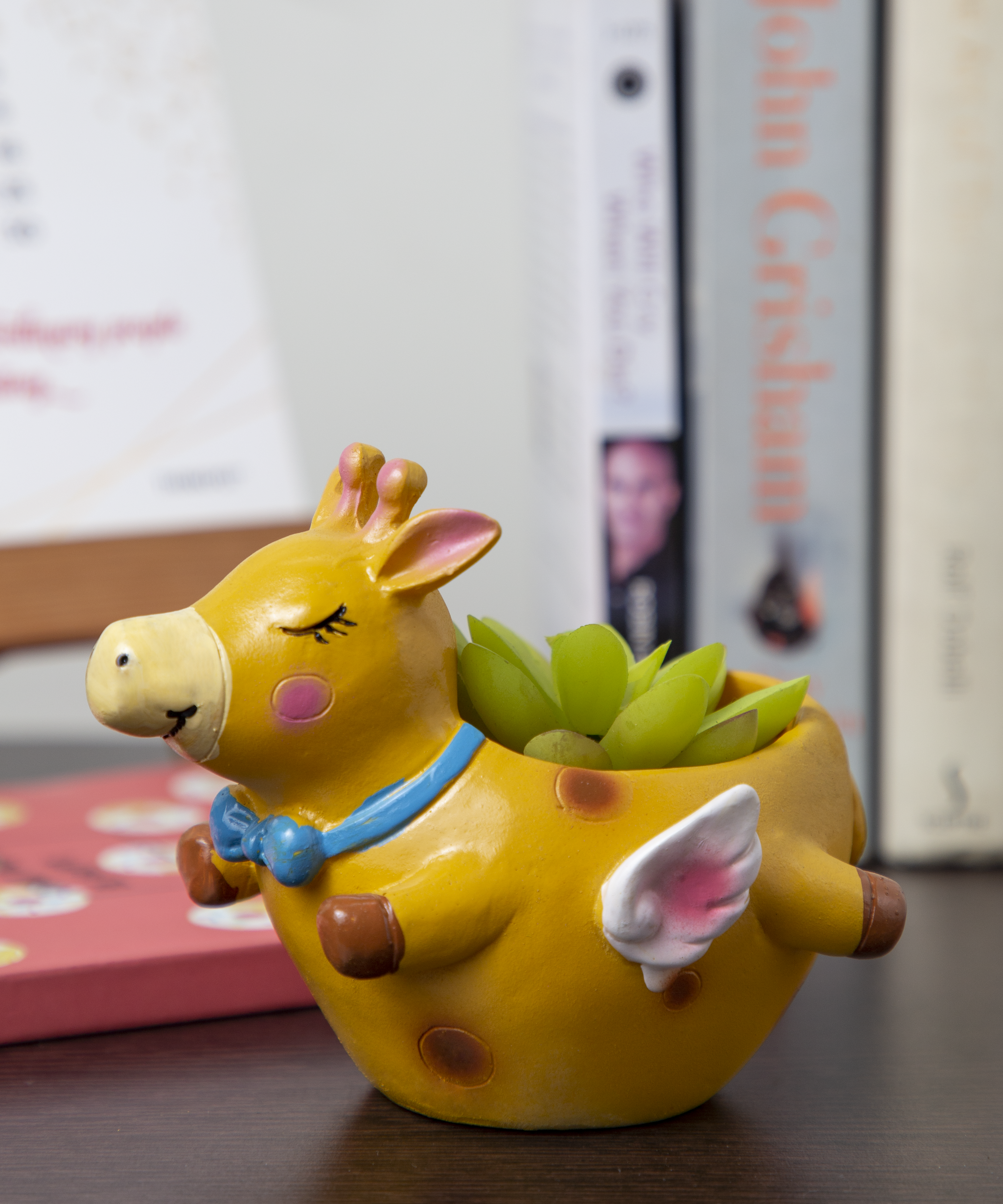 Twee Flying Giraffe Planter Pot(Artificial Succulent Plant Included with this Planter Pot)