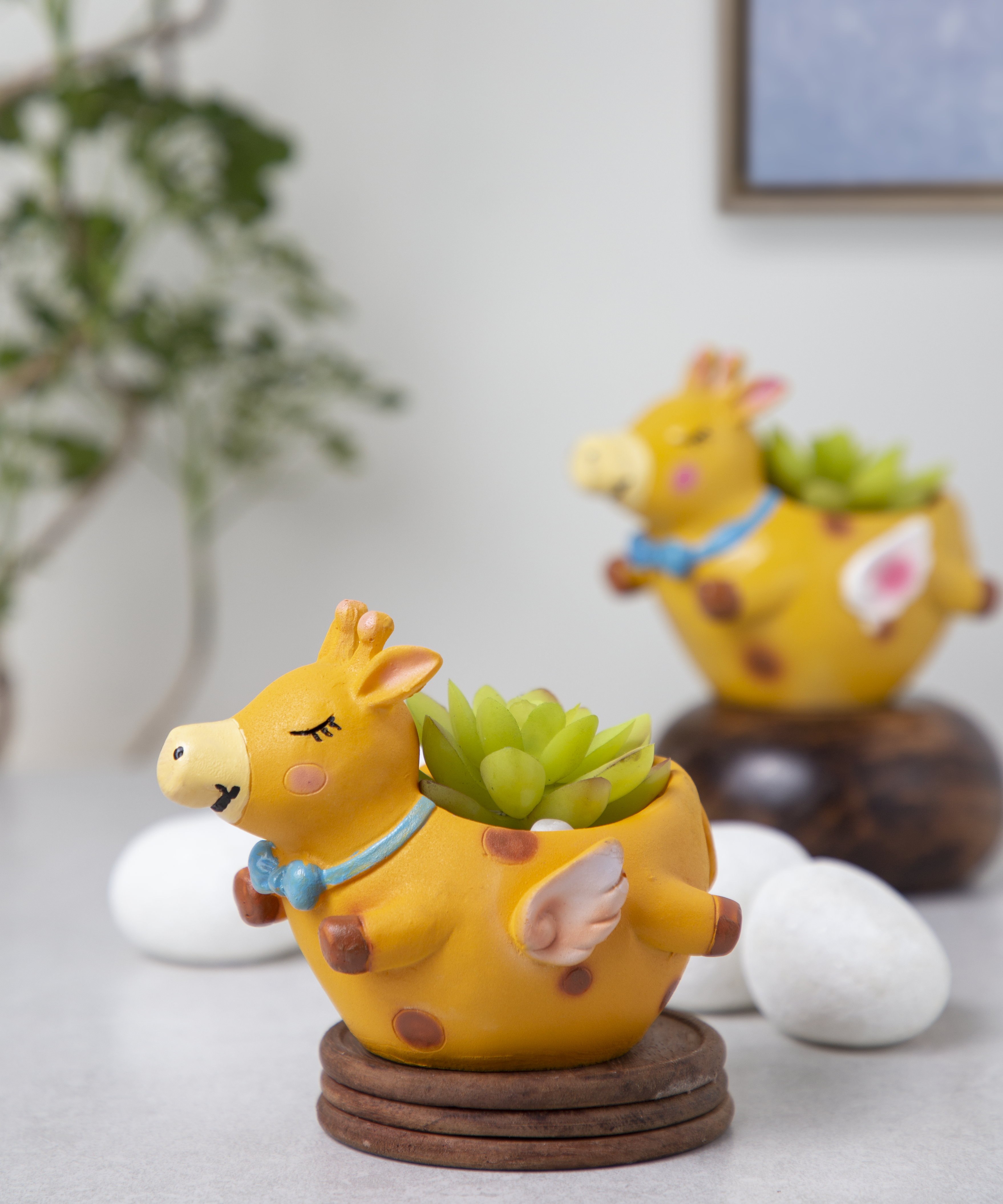 Twee Flying Giraffe Planter Pot(Artificial Succulent Plant Included with this Planter Pot)