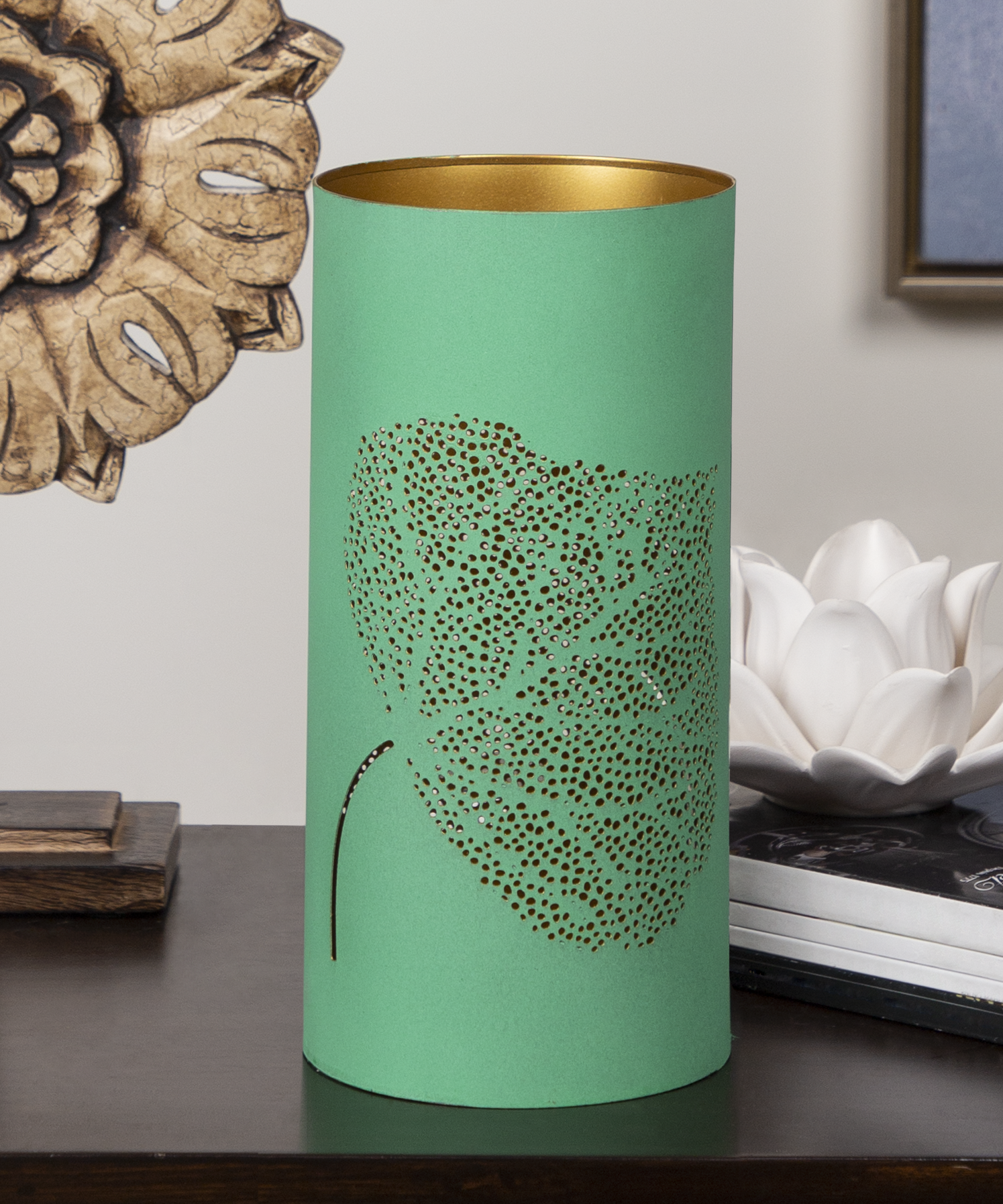 Green Motif Leaf Candle Holder