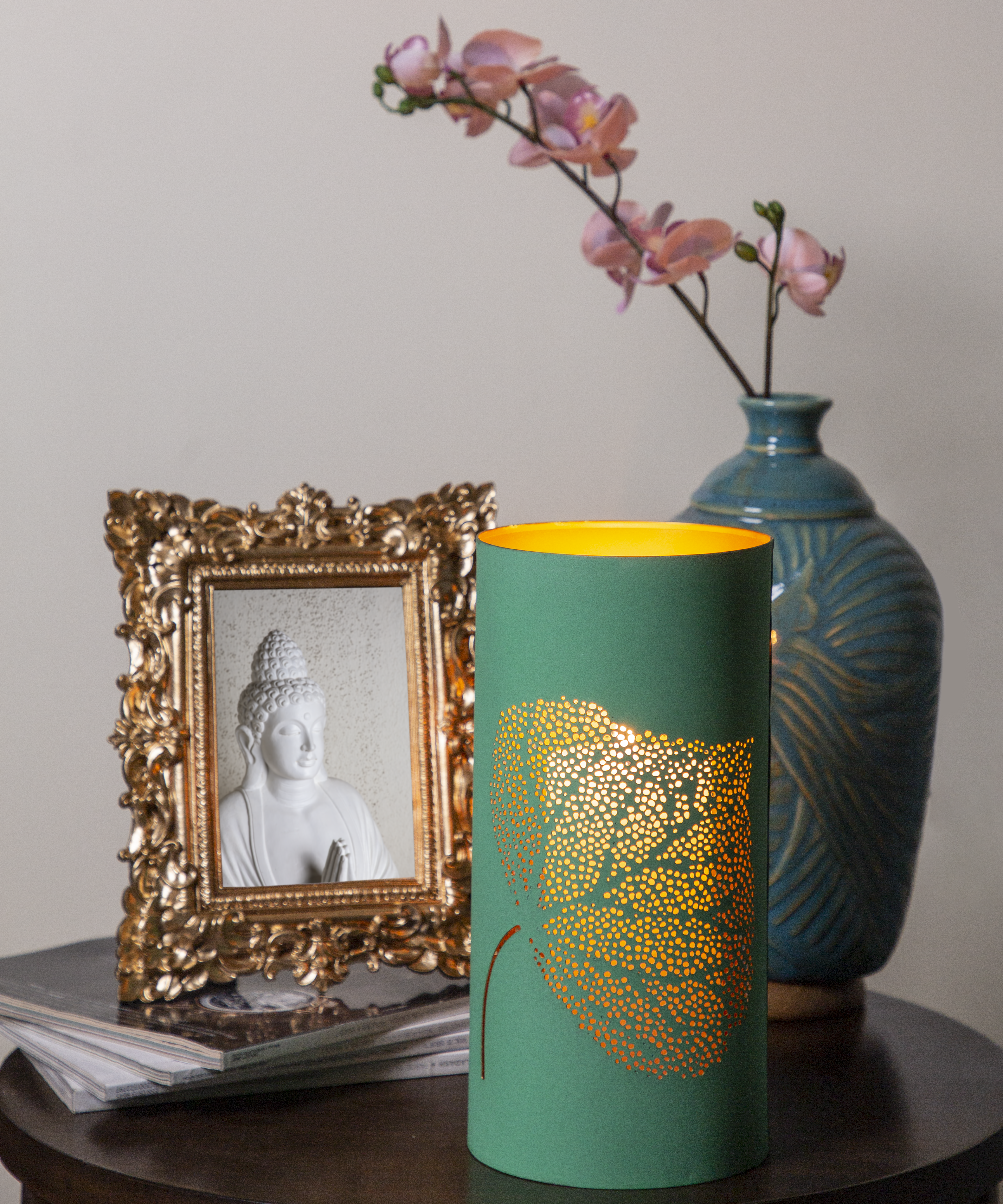 Green Motif Leaf Candle Holder