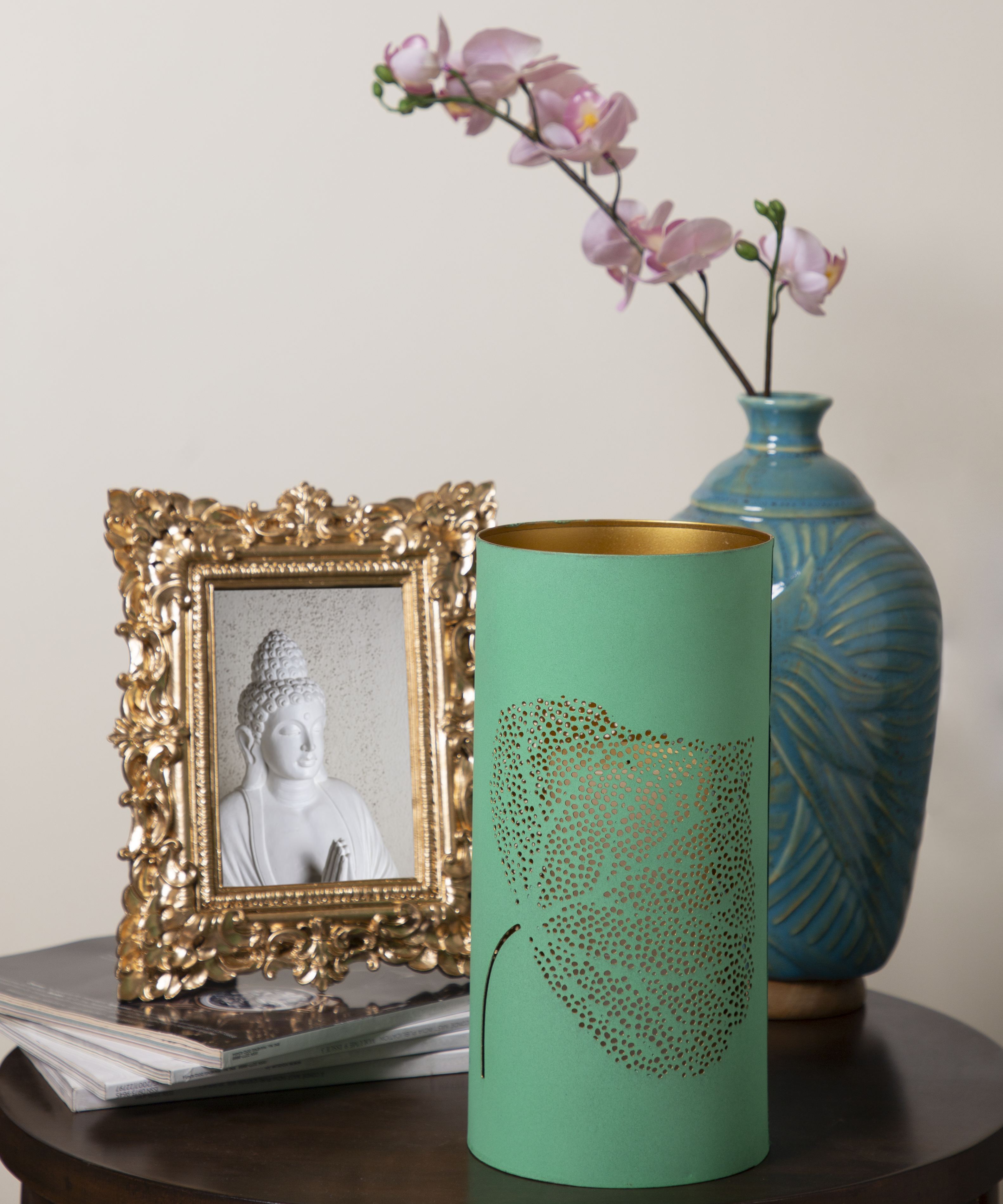 Green Motif Leaf Candle Holder