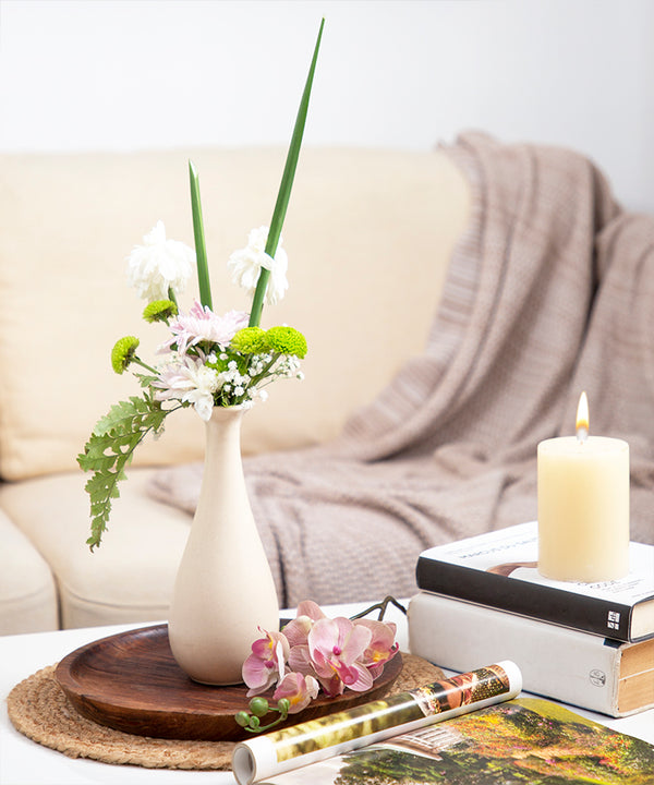 Tear Drop Shaped Off White Glazed Ceramic Modern Flower Vase